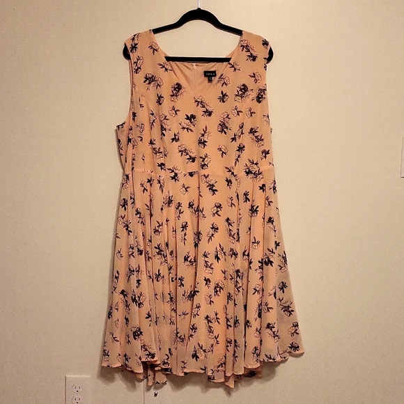 torrid Dresses & Skirts - Torrid size 24 pink/peach dress with black flowers. Zipper in back